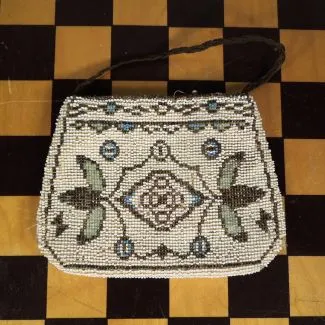 Den fineste hvide vintage perletaske i rigtig fin stand. 