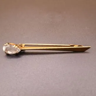 Vintage guld broche/nål med pear-slebet akvamarin.