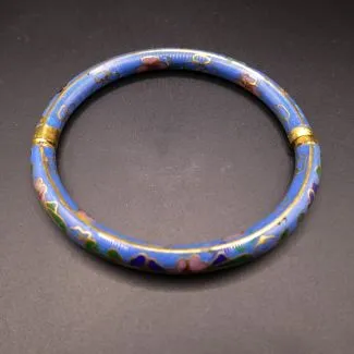 Vintage armring udført i lyseblåt cloisonné med forgyldning