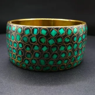 Vintage forgyldt armring i sort emalje med indlagt forgyldninger samt malakit.