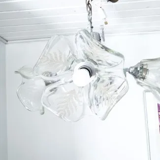 Vintage italiensk lysekrone i chrom og klart glas.