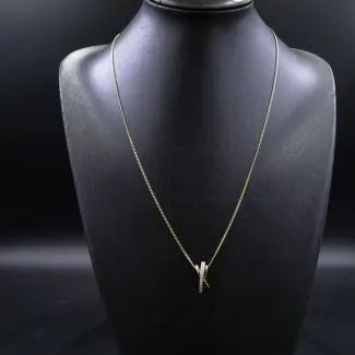 Lang guld halskæde prydet med brillant guld-vedhæng