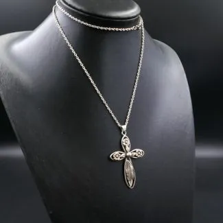 Lang sølvhalskæde med det fineste sølvkors (70)