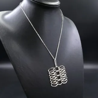 Håndlavet vedhæng af sølv i sølv halskæde (45)