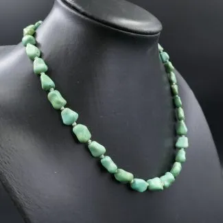 Turkis halskæde med lyse turkis og sølvfiligran lås 