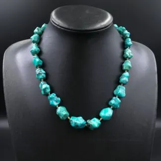 Halskæde med store blå turkis med sorte aftegninger (49)