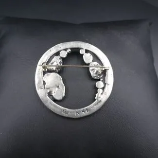 Eivind Hillestad broche i forsølvet tin (4,2)