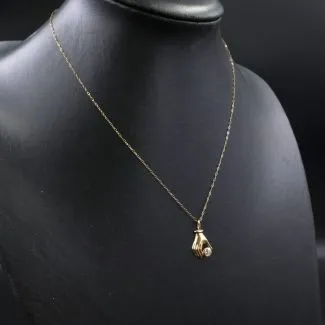 Ni karat guldhalskæde med hånd-vedhæng