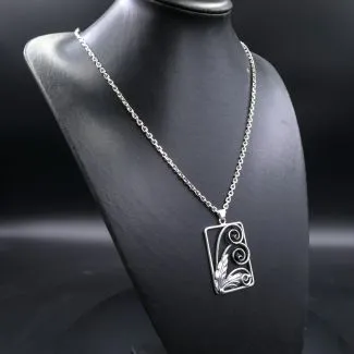 Skønvirke vedhæng i kraftig sølvhalskæde fra Agersted