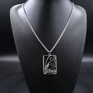 Antik skønvirke vedhæng i kraftig sølvhalskæde fra Agersted