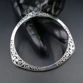 Trekantet og kraftigt fast armbånd i sterling sølv