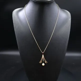 Otte karat guldhalskæde med perle guld-vedhæng