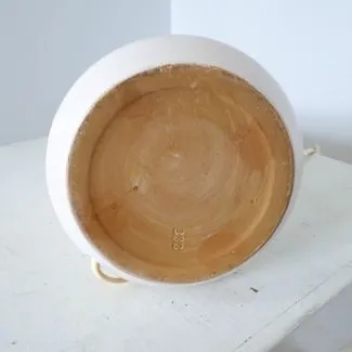 Høj bordlampe af hvidglaseret keramik fra Hjorth