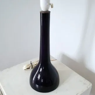 Vintage stor bordlampe i lilla glas fra kastrup/Holmegaard
