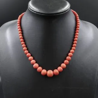 Vintage halskæde med store polerede koral-perler i forløb (46)