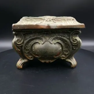 Vintage metal skrin med rødt stof interiør