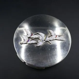 Sølv pudderdåse med de fem svaner 