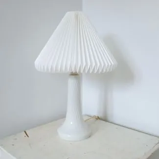 Vintage Le Klint bordlampe i blanc-de-chine, Torkil Olsen for Royal Copenhagen.