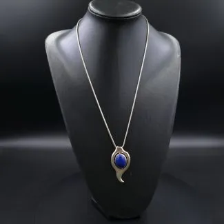 Designer vedhæng af sølv og lapis i kraftig kæde