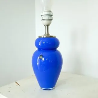 Holmegaard Skagerak bordlampe i den lidt mere usædvanlige blå farve