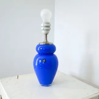 Holmegaard bordlampe i kongeblå glas, model Skagerak