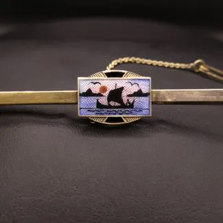 Sølv vintage slipse nål med motiv i emalje.