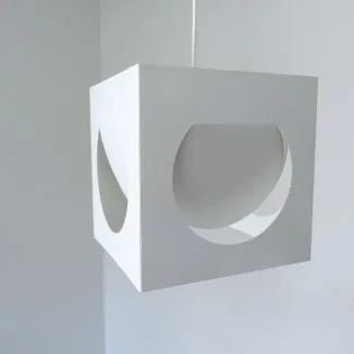 Designerlampe fra Shogo Suzuki udført i hvidt metal