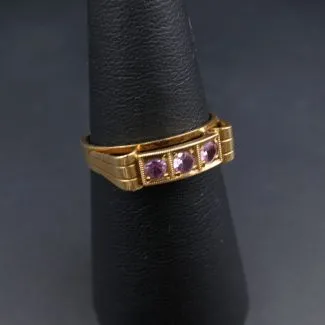 Guldring med lyserøde sten fra Siersbøl