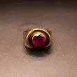 Guldring i otte karat med stor syntetisk rubin fra JØL
