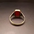 Vintage otte karat herre guldring prydet med rødbrunt karneol