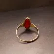 Vintage otte karat guldring prydet med karneol 