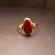 Vintage otte karat guldring prydet med karneol 