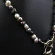 Designer halskæde af ferskvandsperler med integreret vedhæng