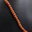 Vintage enkeltradet koralperlekæde med naturlig farve.
