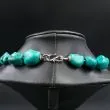 Halskæde med meget store stykker turkis og kraftig sølvlås
