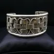 Vintage åben armring i massivt, flettet sølv
