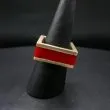 Designer, firkantet ring fra tyske KIKKO i sterling sølv og rødt akryl. 