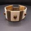 Vintage armbånd af ben, prydet med tigerøje