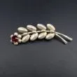 Vintage sølv blomster broche med rød glas sten