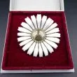 Største model af Michelsens originale marguerit broche - i æske