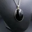 Lang kraftig sølvhalskæde med stort onyx vedhæng - vedhænget tæt på