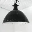 Meget stor sort industri lampe med hvid emalje