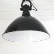Stor flot industri lampe i sort med hvid emalje