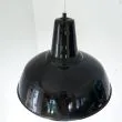 Stor flot industri lampe i sort med hvid emalje - ovenfra 