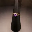 Vintage otte karat guldring med lyslilla sten 