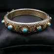 Vintage armring af sølvfiligran prydet med ægte turkis