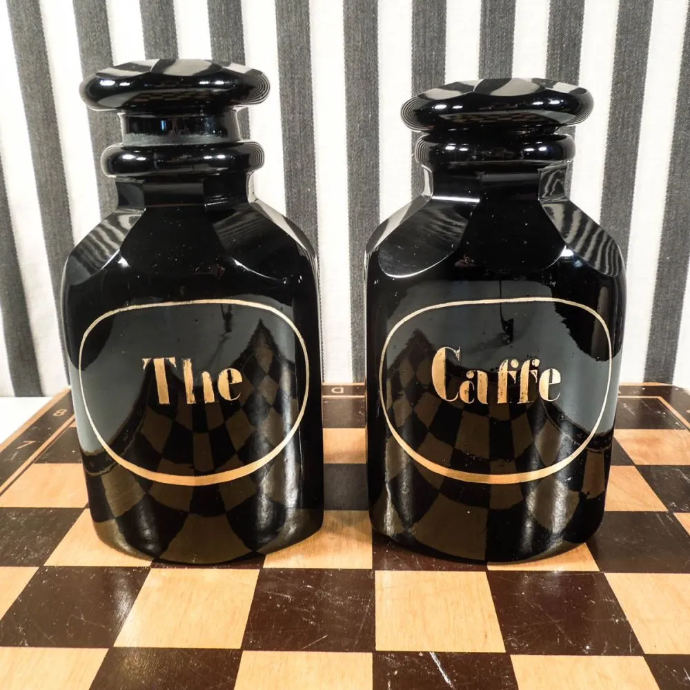 Udsøgte antikke natsorte glas-flakoner til kaffe & the