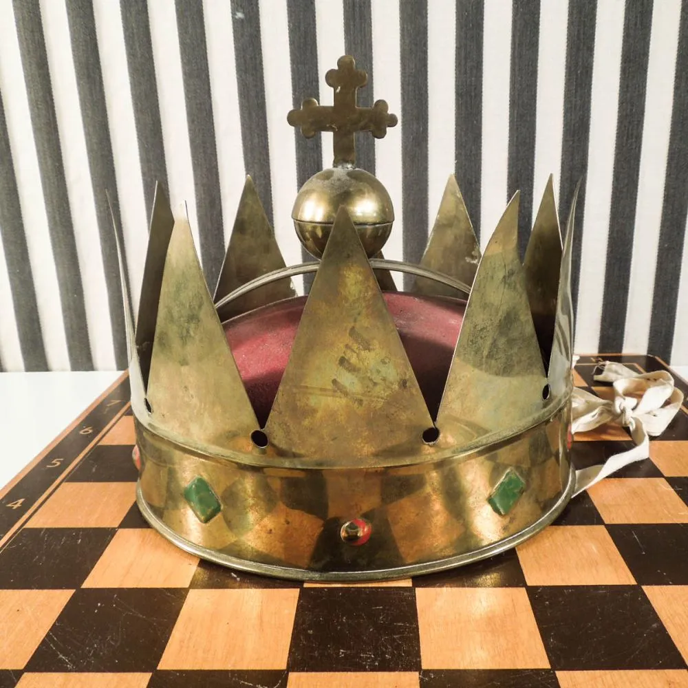 Vintage kongekrone antageligt fra en teater-opsætning.