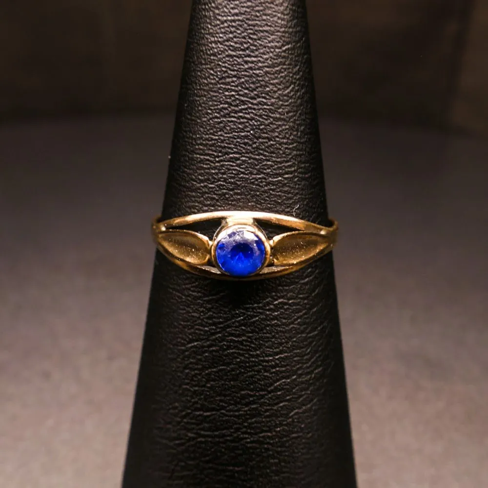Vintage guldring fra Hassing Guldsmed med mørkeblå sten 