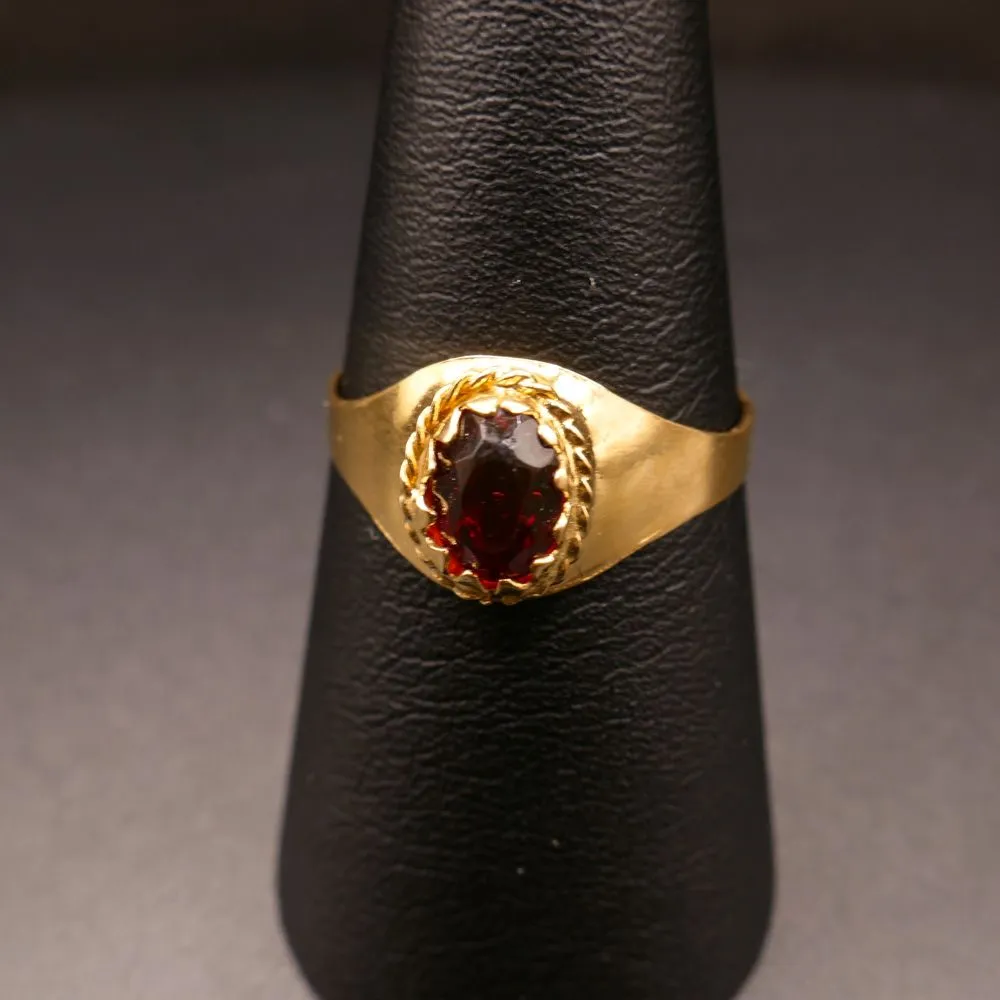 Vintage italiensk guldring med rød sten